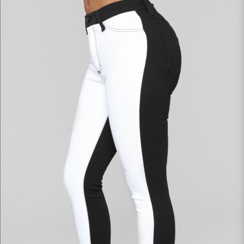 Fashion Nova - Never Getting Older Ankle Jeans